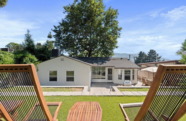 Spacious 3BR Family Home with Backyard & Views – La Crescenta Getaway