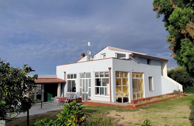 Großzügiges Ferienhaus in Alleinlage mit Meerblick