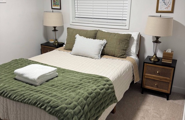 Spacious & very comfortable 3bed & 1 Bath Basement Apartment in Taylorsville