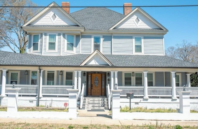 Spacious Victorian building in fabulous Spartanburg SC with luxury fixtures.