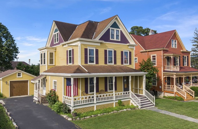 Spacious Victorian in the heart of Catskill Village - Close to All
