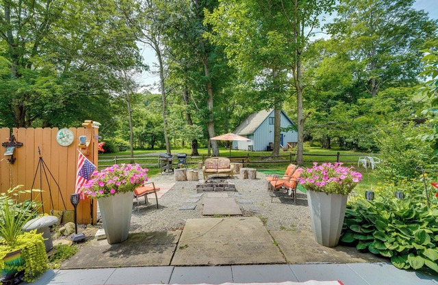 Spacious Victorian Home 1/4 Mi to Holiday Valley!