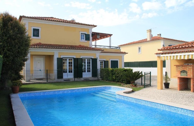 Spacious Villa in Azeitão (with private pool)