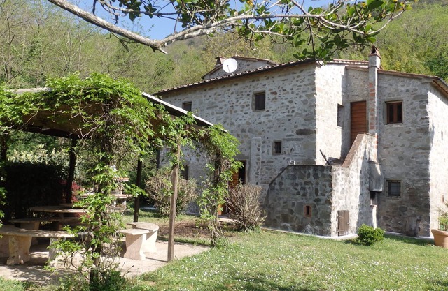 Geräumige Villa in typisch toskanischer Landschaft, Charme und Ruhe