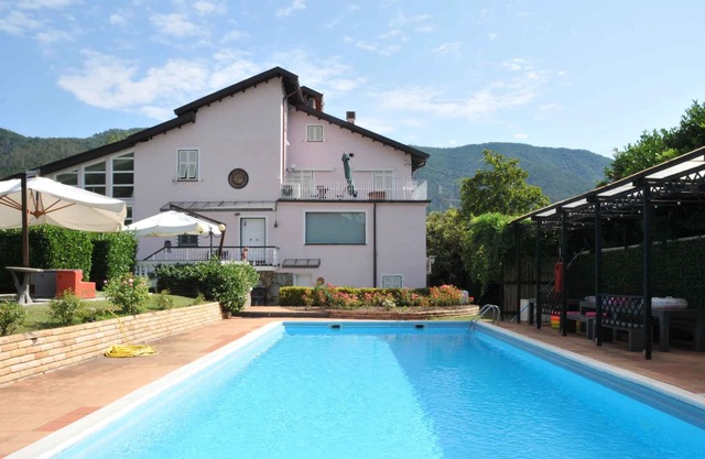Spacious Villa With Pool And Tennis Court