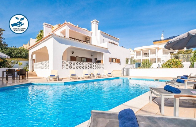 Spacious villa w/ heatable pool in Montechoro