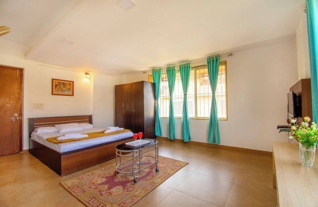 Spacious villa with 4 bedrooms and WiFi, AC in Lonavala