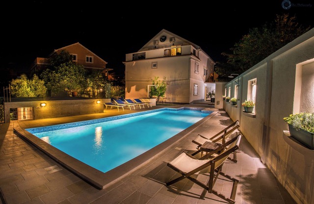 Geräumige Villa mit einem Außenpool