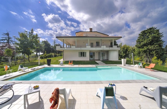Geräumige Villa in Tavullia mit privatem Pool