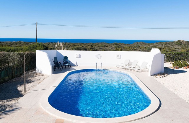 Großzügige Villa mit Meerblick und Pool