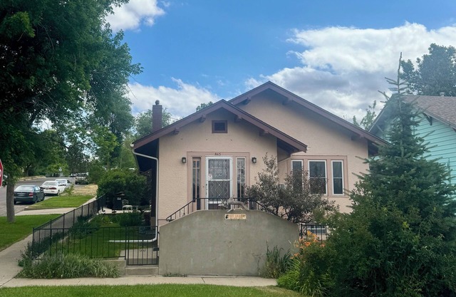 Spacious Vintage Getaway. Walkable!