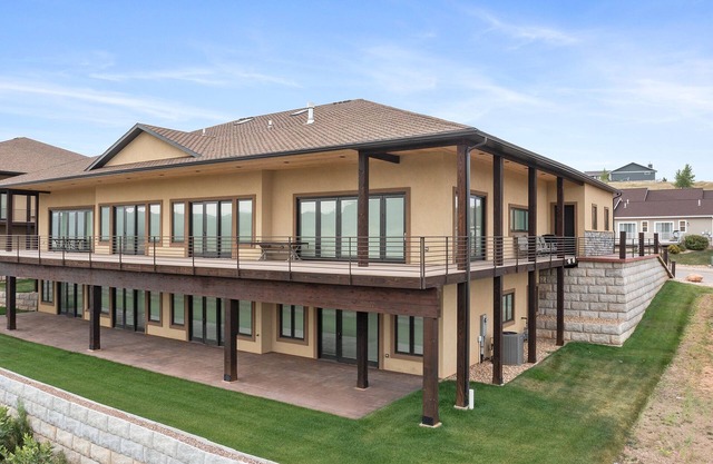 Spacious w/ Amazing View, Large Deck Spacious Open Plan Near Spearfish