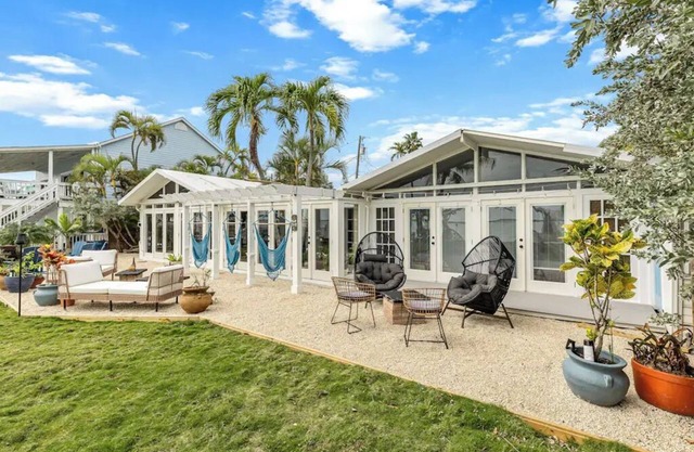 Spacious waterfront 5-bedroom house in lovely Key West with WiFi, AC