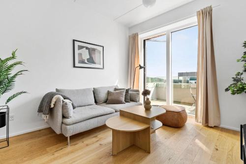 Spacious waterfront apartment with marina and sea view