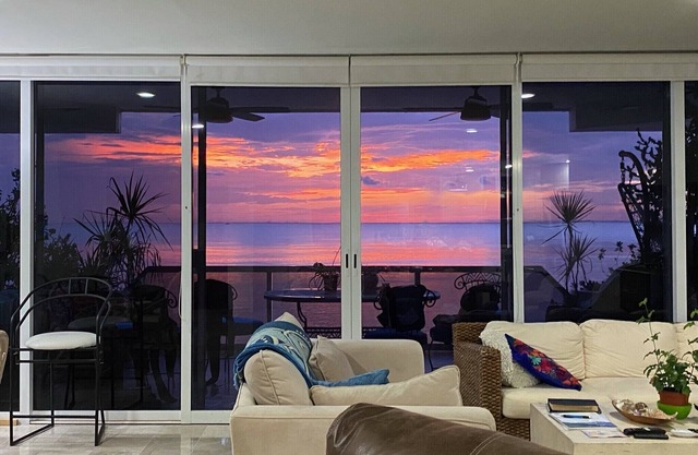 Waterfront Condo Sunset Views, umgebaute Küche / Bad! 3 Bett / 2Bad 1900 m²