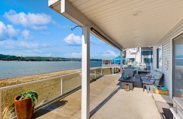 Spacious waterfront home with beach access, kayaks, grill, mtn views, & AC
