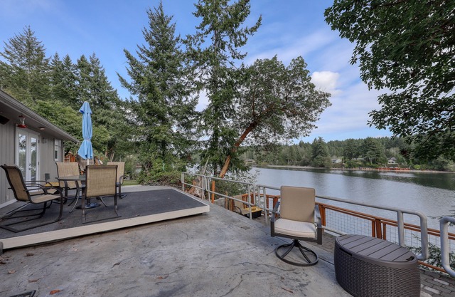 Rückzugsort am Strand mit möblierten Terrassen, privatem Grill und Blick auf den Strand und den See!