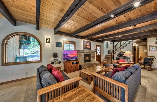 Spacious West Shore Cabin!