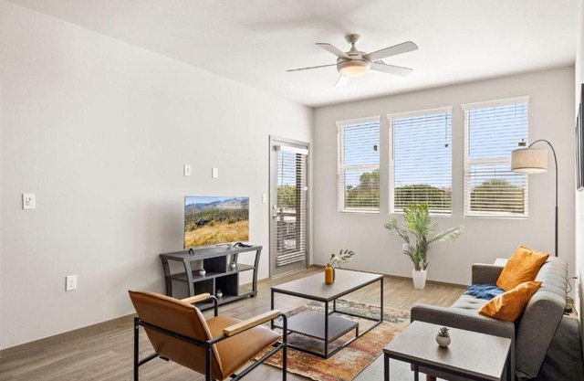 Spacious Westgate CozySuites by stadium with pool 2