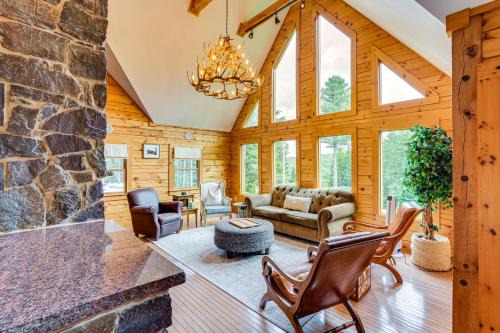 Spacious Wilmington Cabin Walk to Lake
