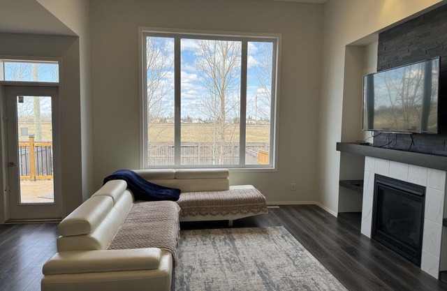 Spacious yet cozy bridgewater lakes home surrounded by green space!