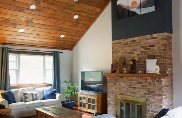 Spacious yet cozy house close to Gore Mountain