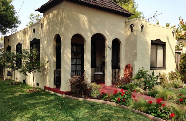 Spanischer Bungalow mit Whirlpool! In der Nähe der Innenstadt und einfachen Zugang zum Weinland