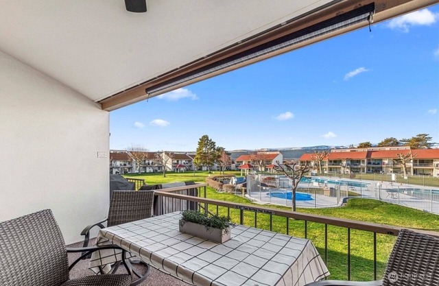 Spanish Villa w/ a Spa-Like Feel overlooking large pool & near the Gorge shuttle