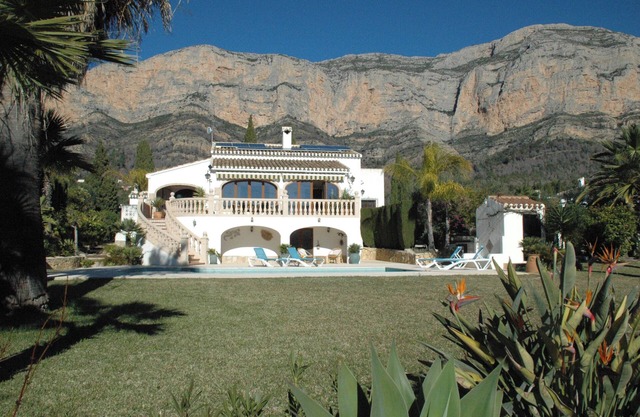 spanische Villa mit Privatpool, Garten, Klima, Terrassen. Familienfreundlich.