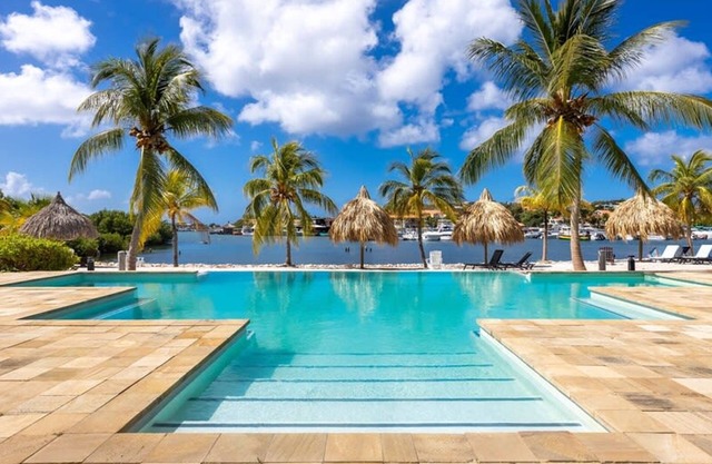 Spanish Water Apartments - Terrace