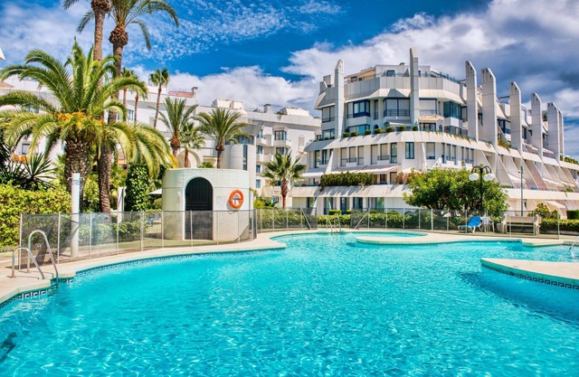 Penthouse am Strand mit privater Dachterrasse, Tauchbecken und Fitnessstudio