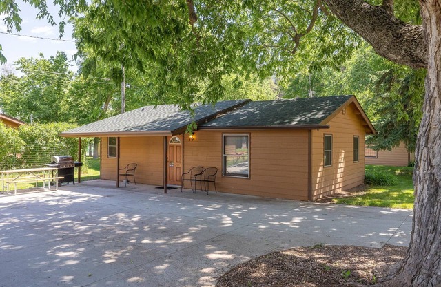 Zwei Schlafzimmer Cottage 30 Minuten vom Mt. Rushmore am Canyon Lake