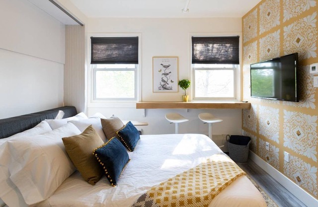 Sparkling Clean, Central Cozy and Bright in Highlands