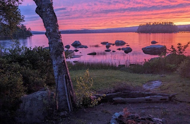 Große Moose Lake Cottage in einer einsamen Bucht, Gradual Sandy Beach, Angeln, Sonnenuntergänge