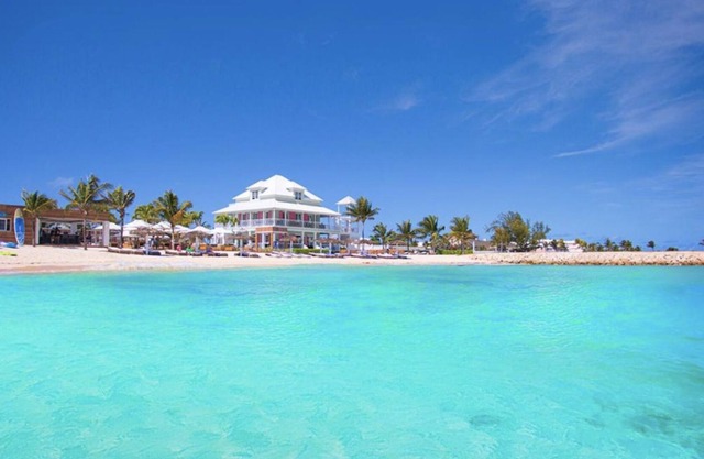 🌴Sparkling turquoise water, powder white sand , tropical oasis 🌴