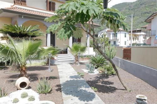 Spazioso appartamento con Giardino a Parcheggio Gratuito
