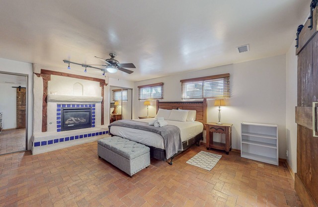 Special 50% off: UNM/ Knobhill 1King BR-Retreat