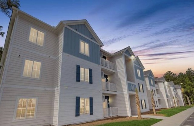 Special amenities (e.g. swimming pool or fire pit area) etc.