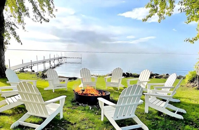SPECIAL Book 4 nights get 3 FREE Nov-April ONLY