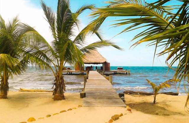 SONDERANGEBOT! LUXUSVILLA AM STRAND, 3 SCHLAFZIMMER IN DER NÄHE VON PLACENCIA!