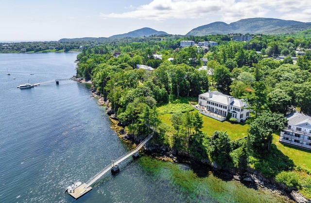 The Bayview: Historisches Shorefront Cottage, Terrace & Dock in der Nähe von Bar Harbor Village
