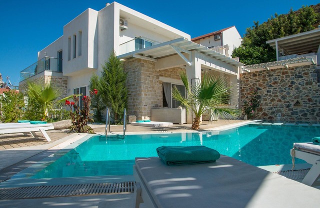 Besonders, in ruhiger Lage, Swimmingpool, Jacuzzi, W-LAN, Bergpanorama, MEER-Nah