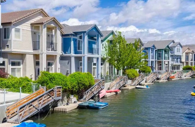 *Special*MarinaEscape-Lake~Family~Fishing~Shopping