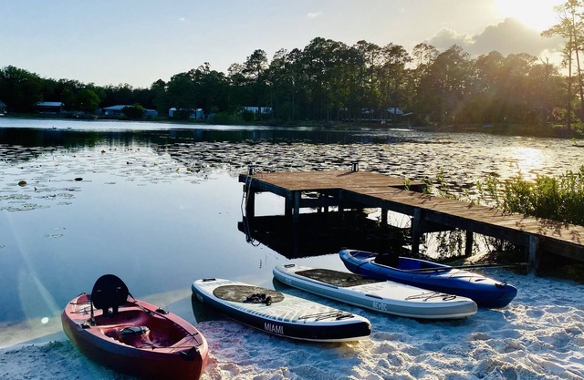 Special Offer!! Sand Lake Retreat! LakeFront w/Private Beach + Tiny House