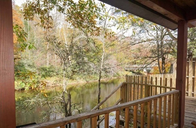 Ol'Smoky Log Cabin on the River Unit 4