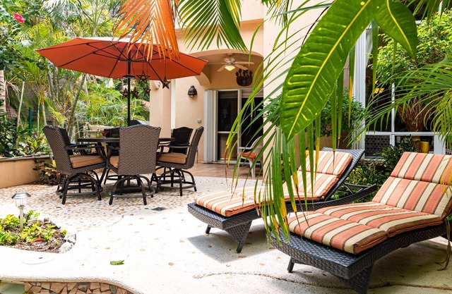 Special Sept. Rate! Cozy 3 house, close to the beach, w/private pool and BBQ