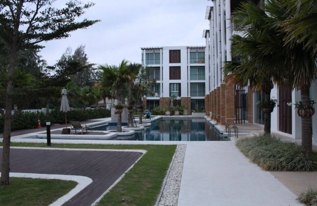 Geräumige 3 Schlafzimmer & 3 Bäder direkt am Strand Wohnung in Cha-am / Hua Hin