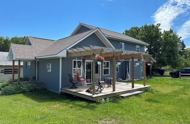Specious 7 bedroom house in Gould City. Centrally located for your UP adventures