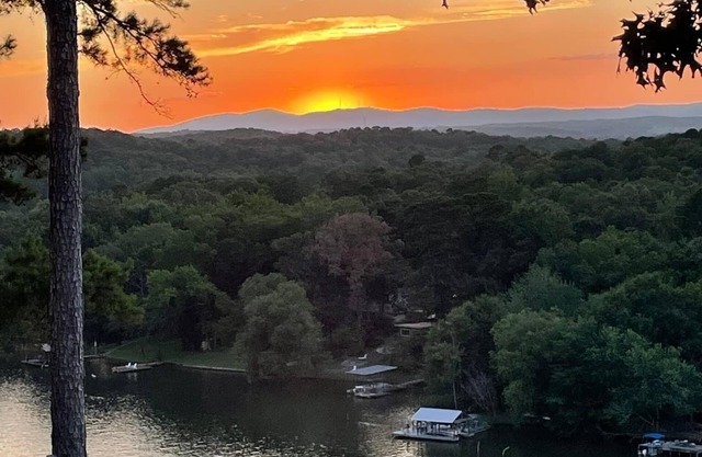 Spectacular mountain & Lake Catherine view w/sunsets. All rooms updated in 2023!