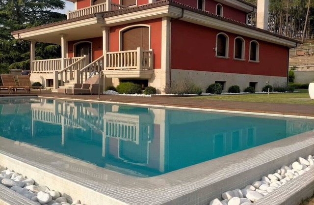 Spectacular villa with infinity pool